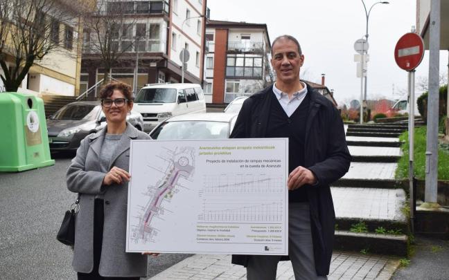 La edil Ana Pozas y el alcalde, Jorge Segurado.