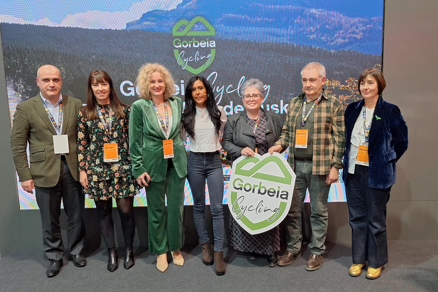 Gorbeia Cycling durante su presentación en Fitur
