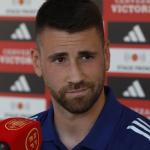 Unai Simón, en su comparecencia en la concentración de la selección española. / EFE