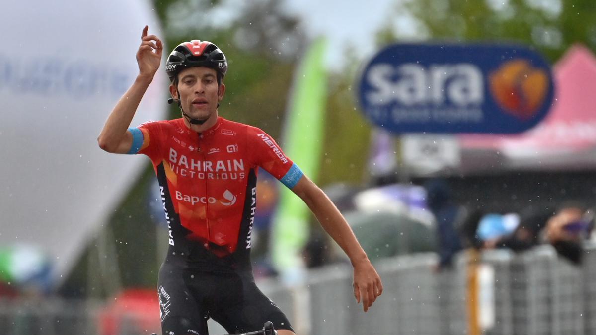 Gino Mäder en el Giro de Italia.