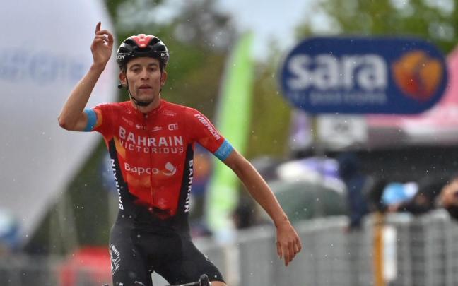 Gino Mäder en el Giro de Italia.