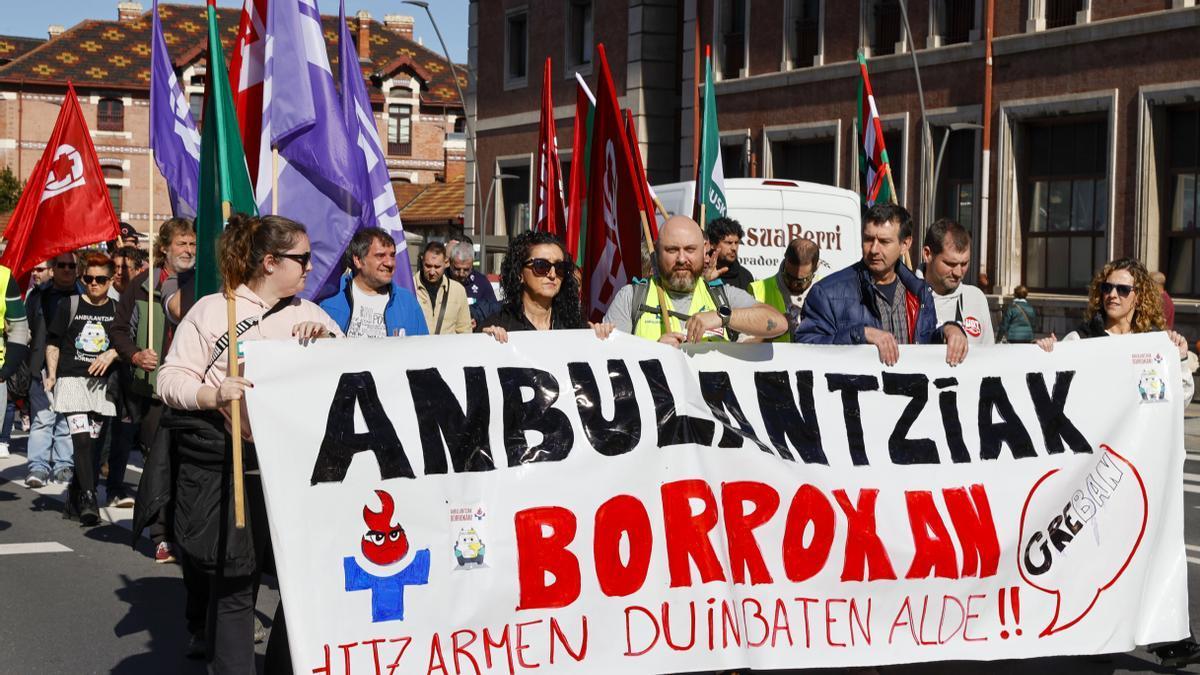 El transporte sanitario subcontratado de Euskadi mantiene la huelga indefinida.