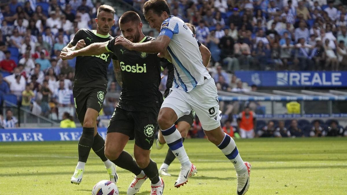 Mikel Oyarzabal ante el Girona. / RUBEN PLAZA