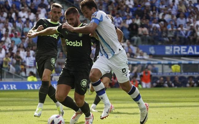 Mikel Oyarzabal ante el Girona. / RUBEN PLAZA