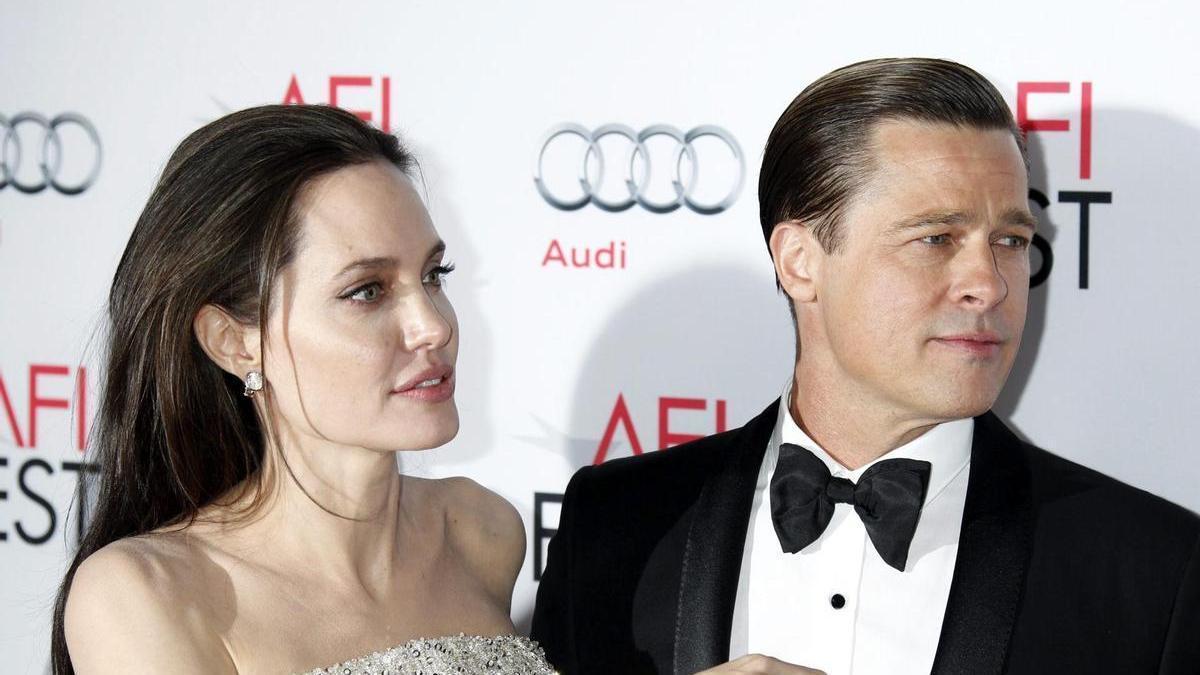 Angelina Jolie y Brad Pitt en un evento cuando aún estaban juntos.