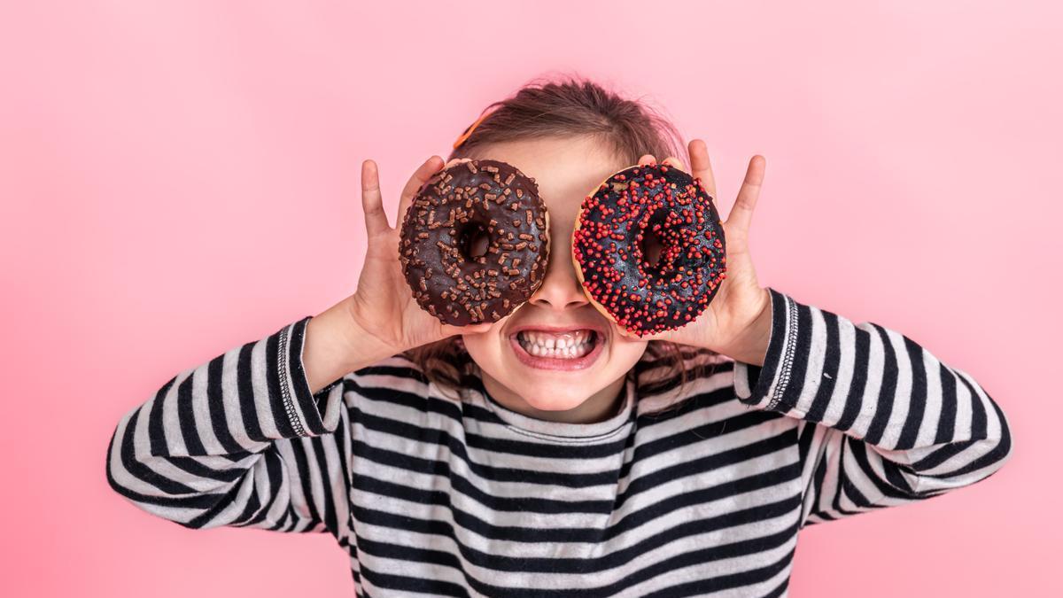 La OMS recomienda que los niños consuman un máximo de 25 gramos de azúcares añadidos al día.