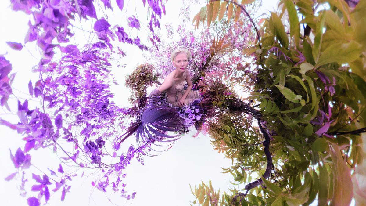 Tilda Swinton, uno de los conocidos rostros que aparecen en el calendario.