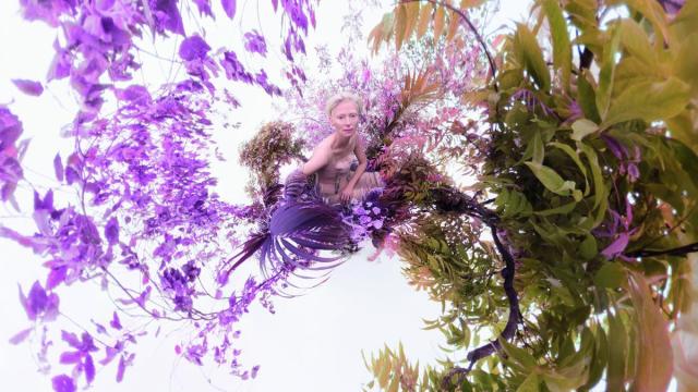 Tilda Swinton, uno de los conocidos rostros que aparecen en el calendario.