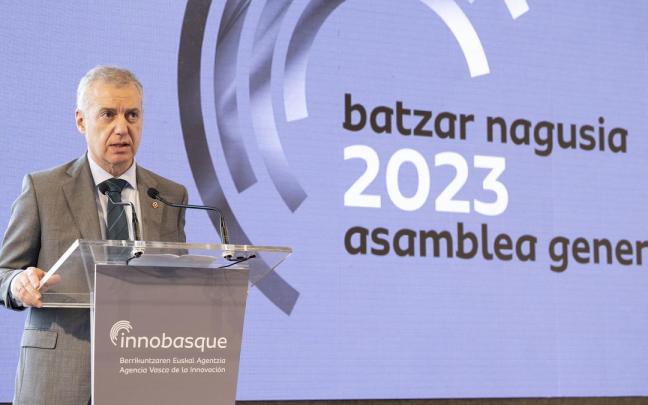El lehendakari, durante su intervención en la clausura de la Asamblea de Innobasque. El lehendakari, durante su intervención en la clausura de la Asamblea de Innobasque.
