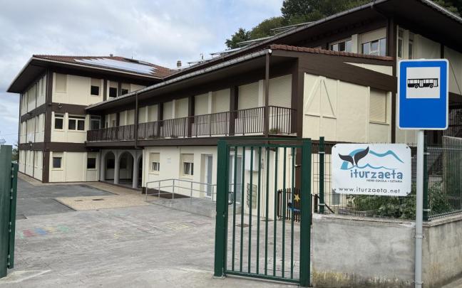 Exterior de Iturzaeta Herri Eskola de Getaria.