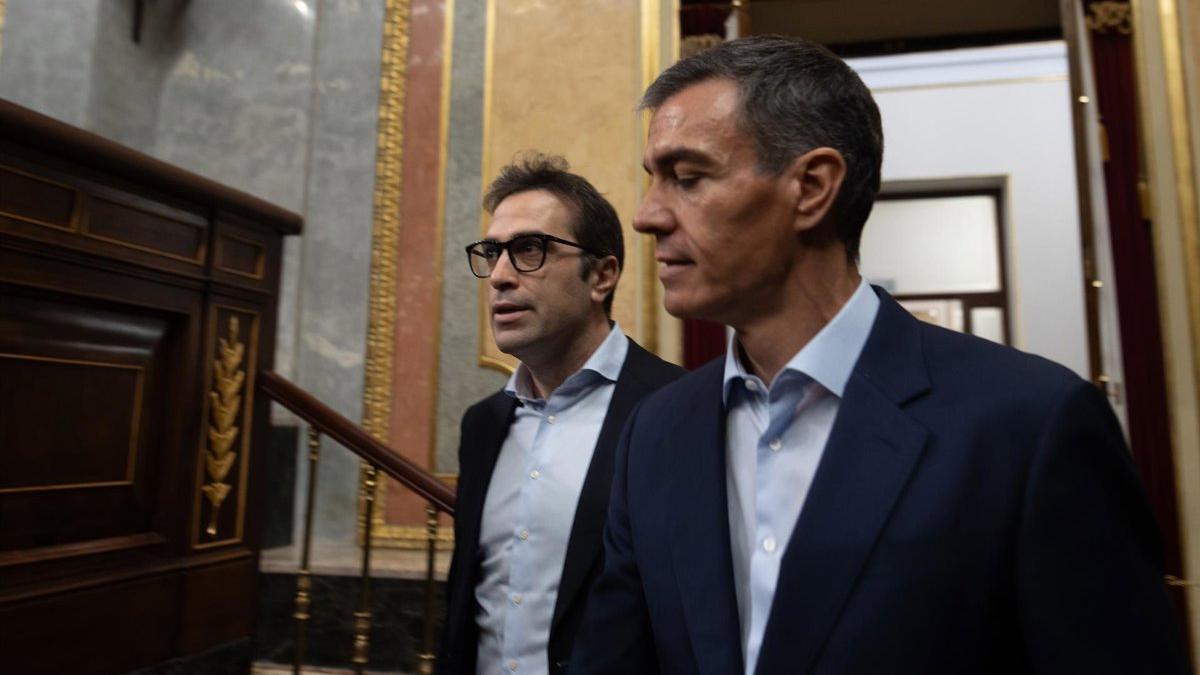 El presidente del Gobierno, Pedro Sánchez, y el ministro de Economía, Carlos Cuerpo