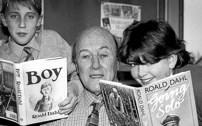 Los libros de Roald Dahl, en el centro de la imagen, han sido traducidos a 63 idiomas y ha vendido m&aacute;s de 300 millones de ejemplares.