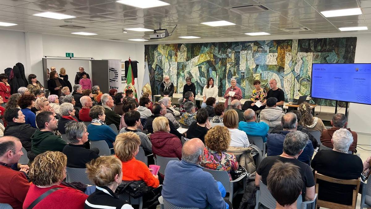 Aurreko batzarrean 130 lagun bildu ziren