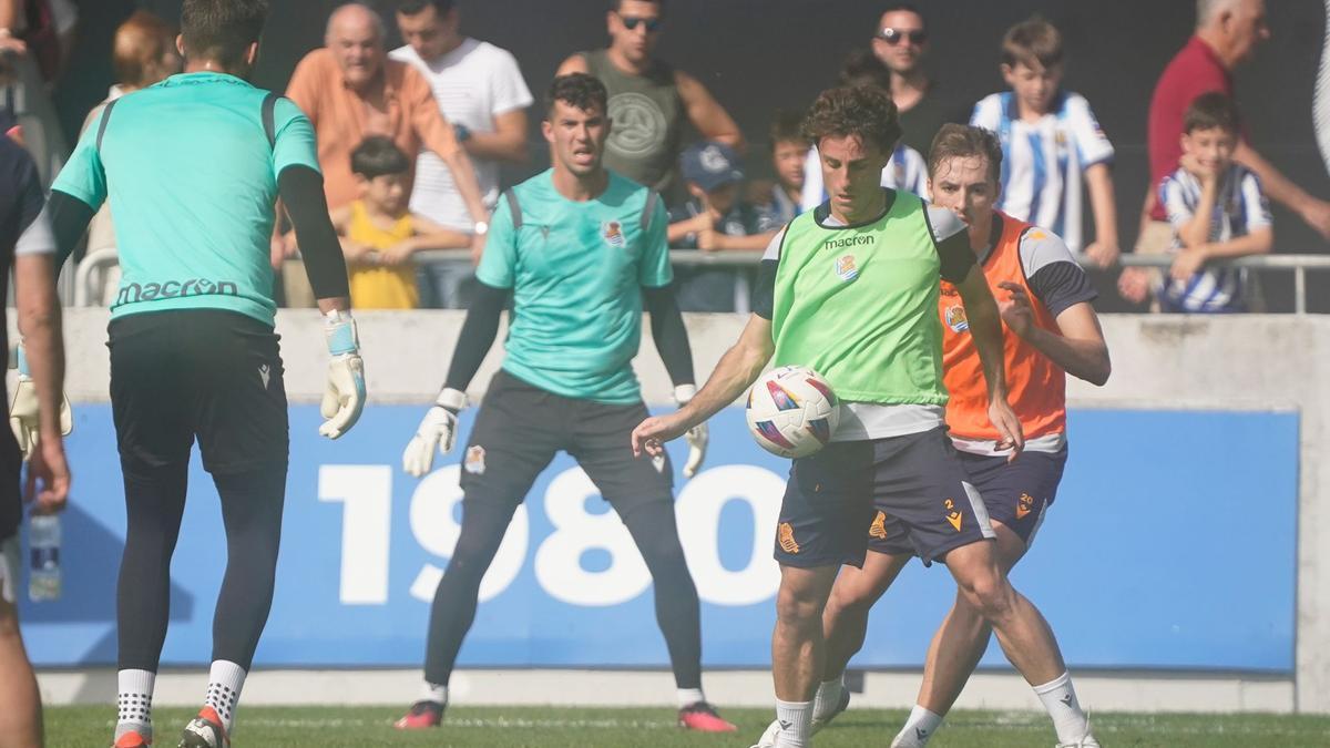 Álvaro Odriozola en un entrenamiento en Zubieta. / RUBEN PLAZA