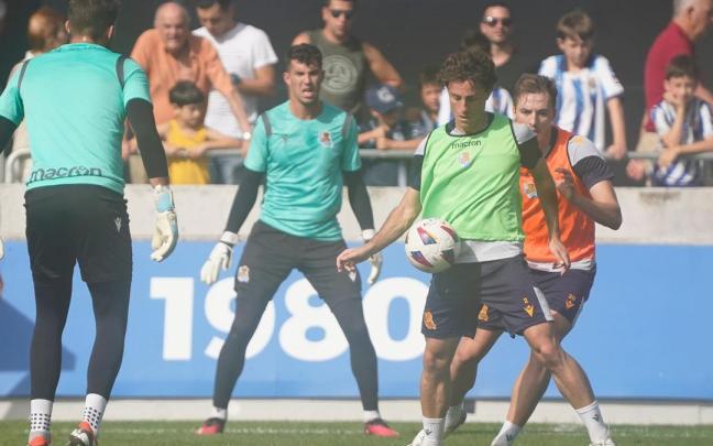 Álvaro Odriozola en un entrenamiento en Zubieta. / RUBEN PLAZA