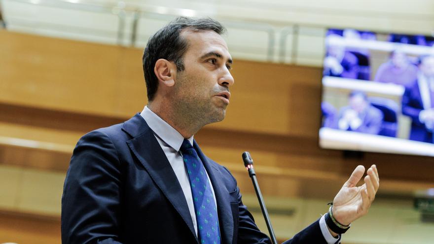 El vicepresidente primero y ministro de Economía, Comercio y Empresa, Carlos Cuerpo, interviene durante una sesión de control al Gobierno, en el Senado, a 15 de septiembre de 2026.