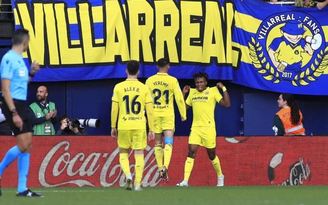 Chukwueze celebra con sus compañeros después de marcar un gol al Valencia. Chukwueze celebra con sus compañeros después de marcar un gol al Valencia.