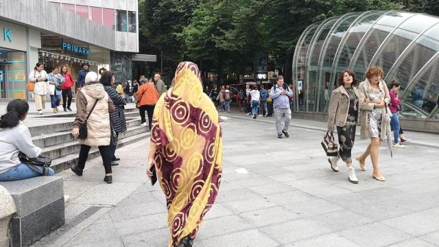 Elma Saiz dice que la regularización de migrantes convierte al Estado español "en un país mejor"