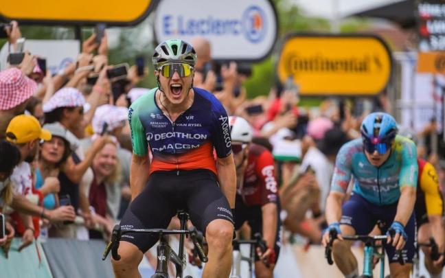 El ciclista neerlandés Olav Kooij, vencedor en Pau.