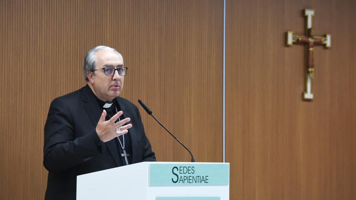 El secretario general de la Conferencia Episcopal Española y obispo auxiliar de Toledo, Francisco César García Magán.