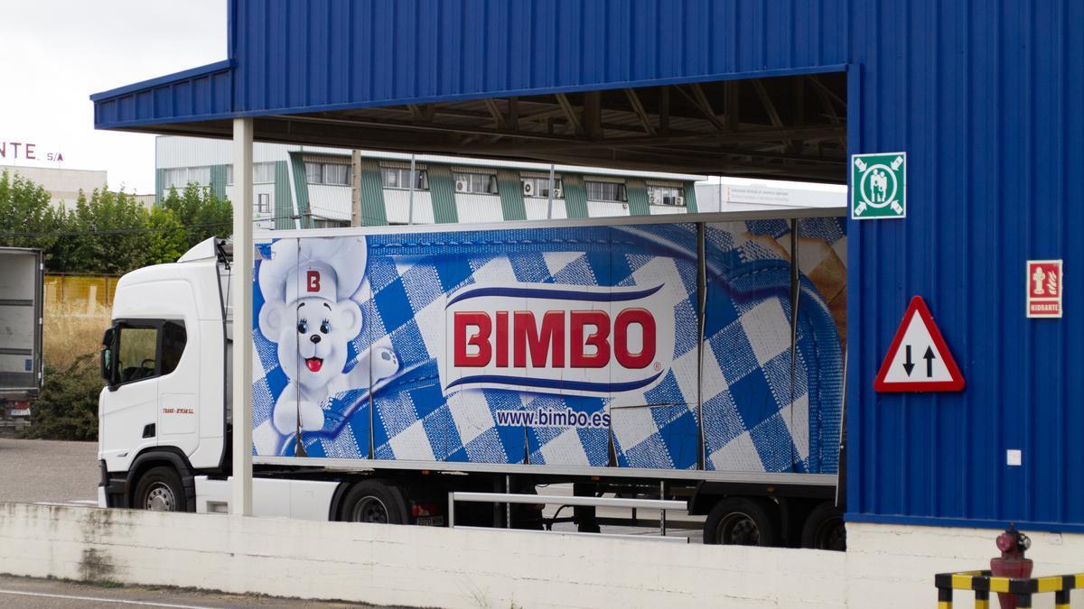 Un camión en la fábrica de Bimbo.