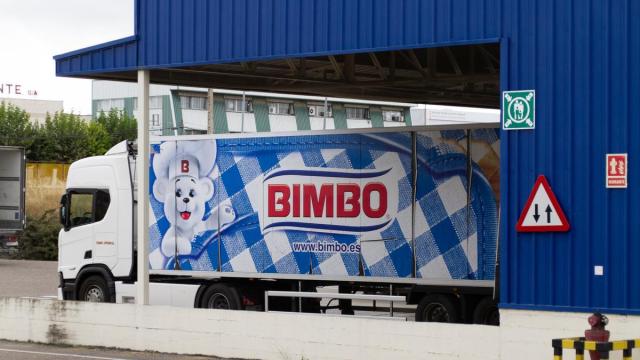 Un camión en la fábrica de Bimbo.