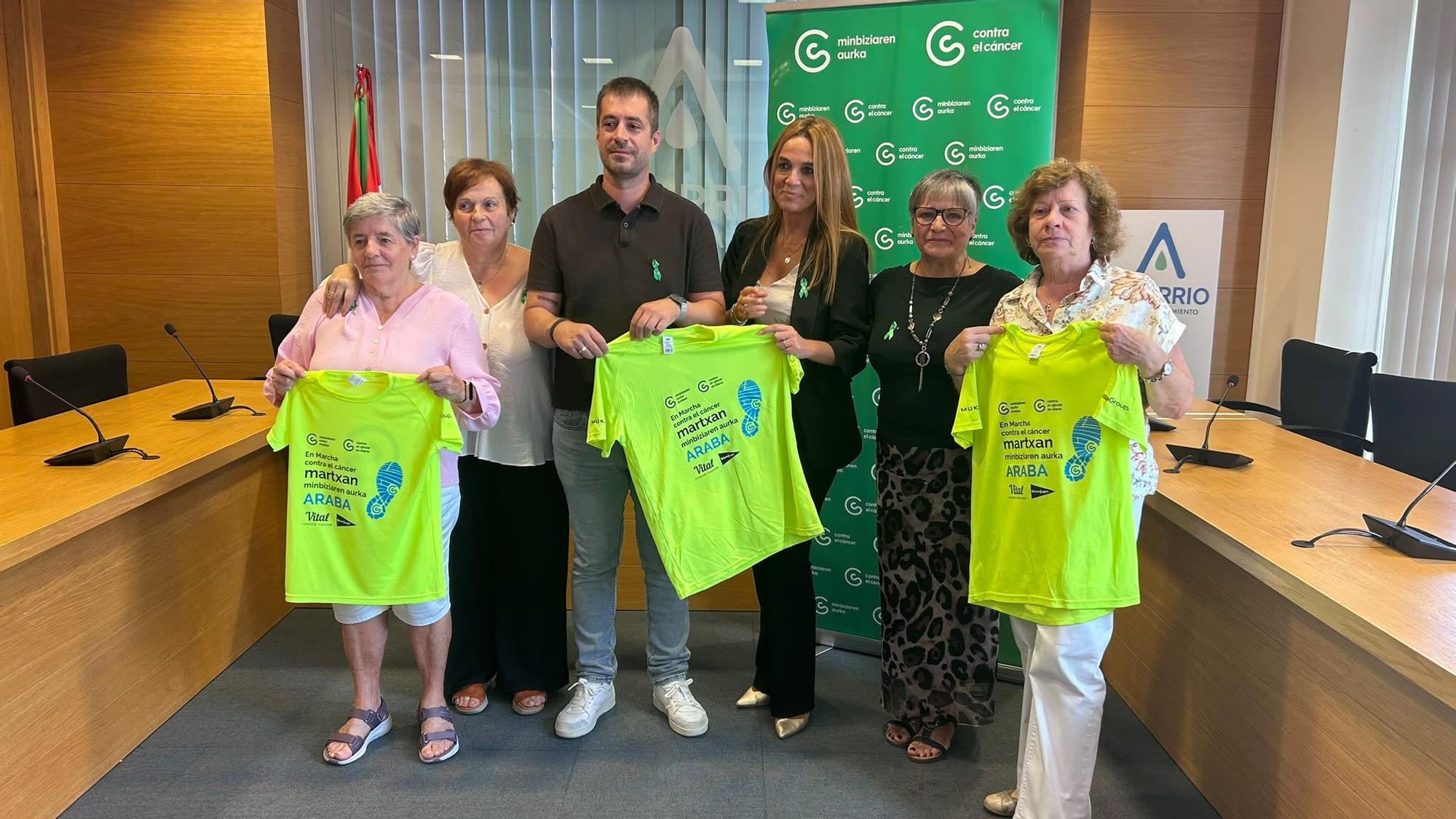 Presentación de la marcha contra el cáncer ayer en Amurrio