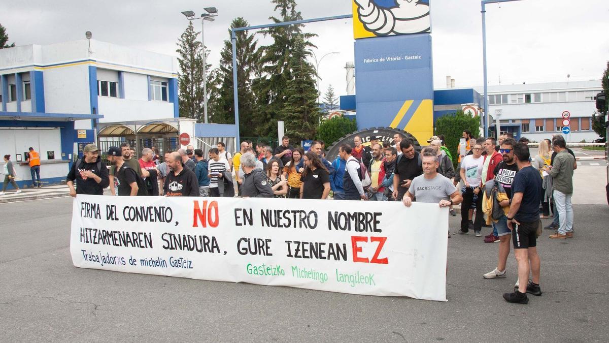 En imágenes: Concentración de los trabajadores de Michelin