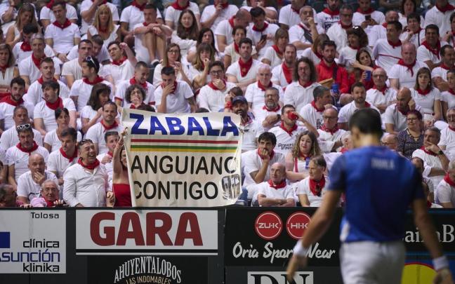 Jon Ander Peña gana la txapela del Cuatro y Medio de San Fermín contra Javier Zabala en el Navarra Arena de Iruñea.