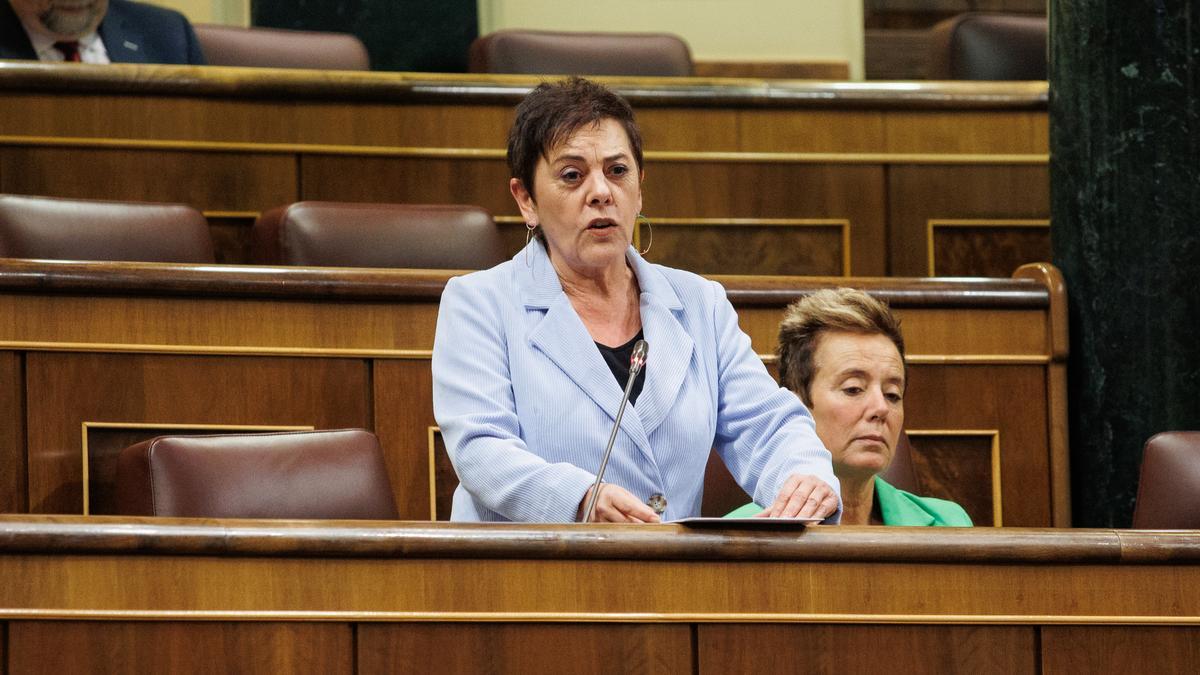 La portavoz de EH Bildu en el Congreso, Mertxe Aizpurua, interviene durante una sesión de control.