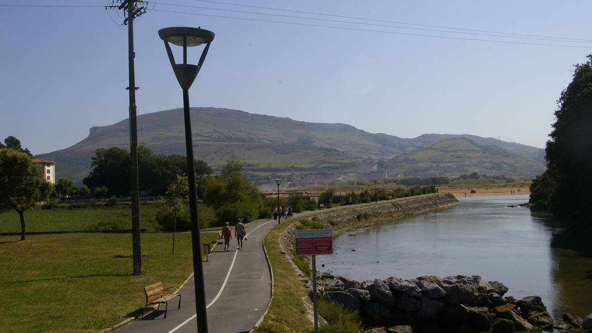En Pobeña se plantea la apertura del malecón y eliminación de la infraestructura delimitadora