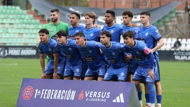 Plantilla del Ourense FC al comienzo de un partido. IG: @ourensecf