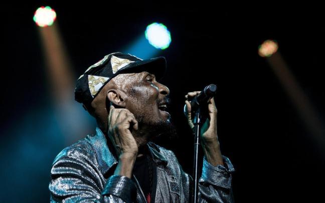 Cliff, durante un concierto.