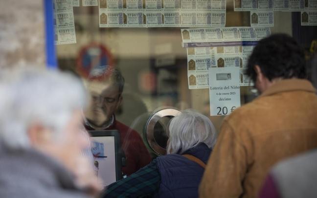 Los mayores asocian la lotería a la costumbre, la confianza y la ilusión compartida.