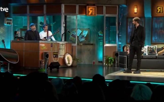 Broncano rinde tributo a Robe Iniesta con una inolvidable canción de Extremoduro