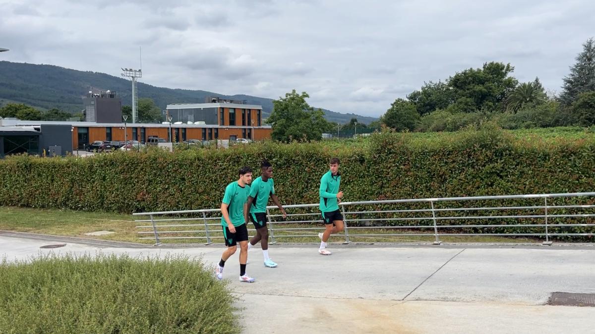 Nico Williams y Nico Serrano entrenan por primera vez con el grupo