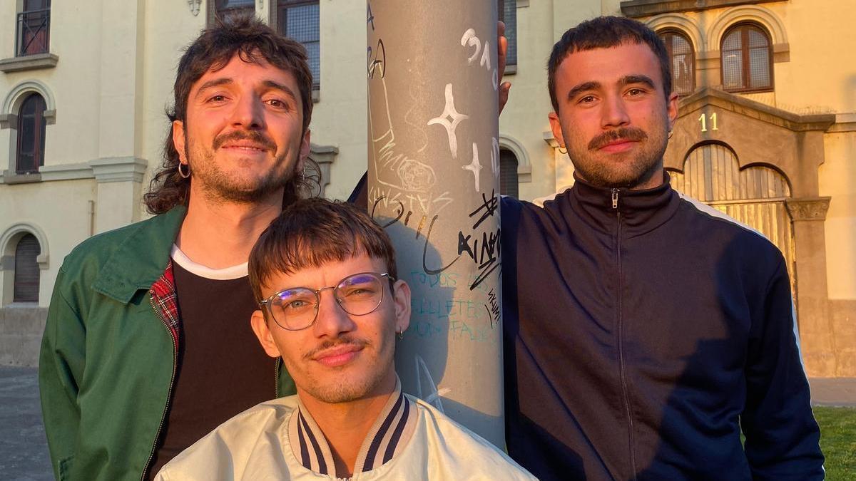 Martin Ziriza (voz, bajo), Timéo Dedieu (batería) y Ander Redín (guitarra).