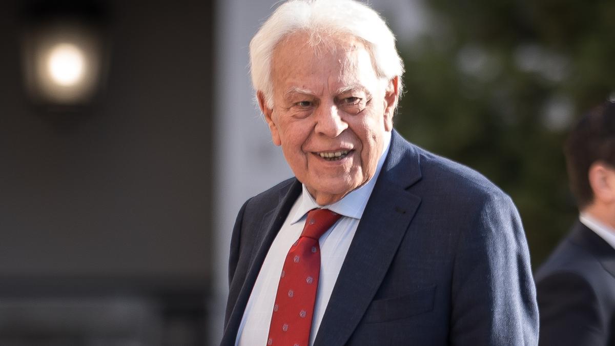 El expresidente del Gobierno Felipe González asumió la tutela de Gonzalo Miró.