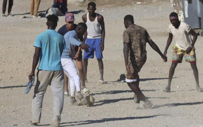 En imágenes: Vivas cree que quedan 6.000 migrantes ilegales en Ceuta y denuncia la "carencia de medios" en las cifras