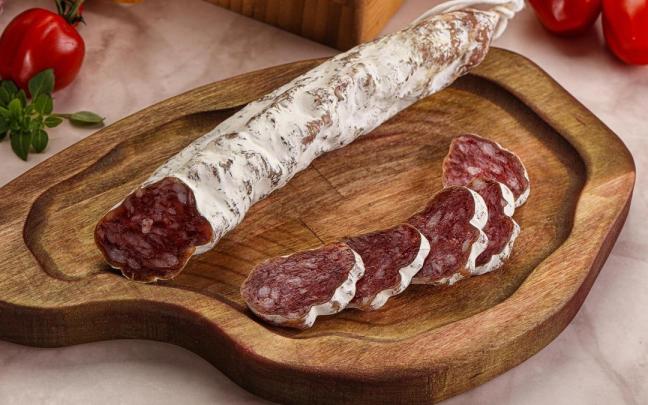 El velo blanco del fuet suscita sospechas entre los consumidores.