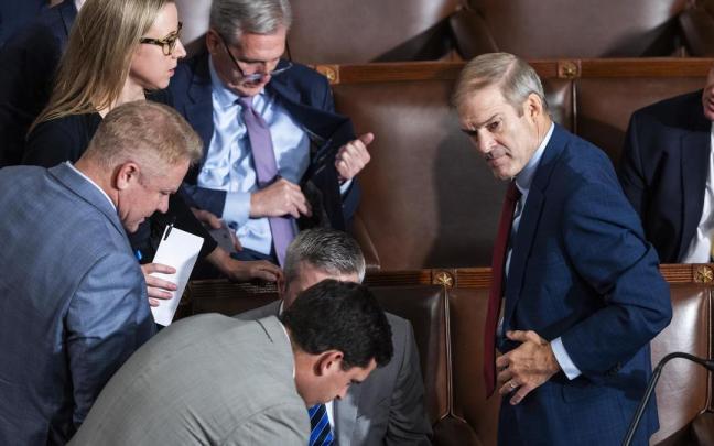 Jim Jordan (derecha) junto a otros legisladores republicanos Jim Jordan (derecha) junto a otros legisladores republicanos