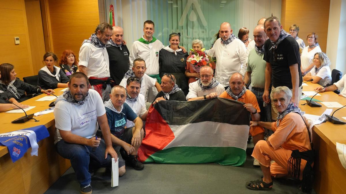 En imágenes: La bajada de Iguarrako enciende la fiesta en Amurrio