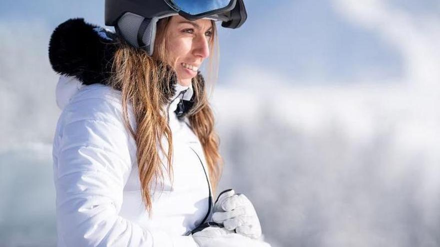 Imagen de la chaqueta de esquí y nieve impermeable semi larga Mujer Wedze 100 de Decathlon