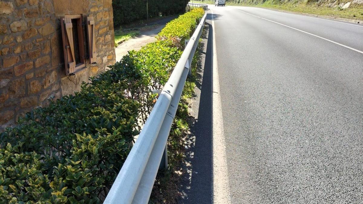 Los caseríos están al lado de la carretera