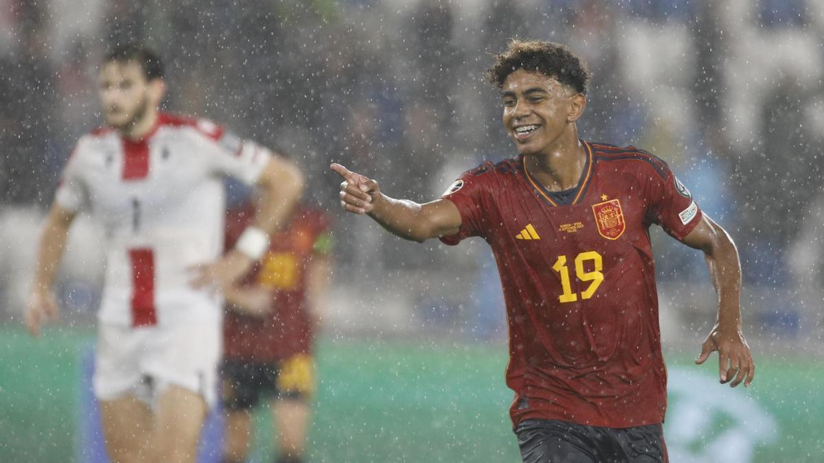 Lamine Yamal, el internacional más joven en debutar con 'La Roja'.
