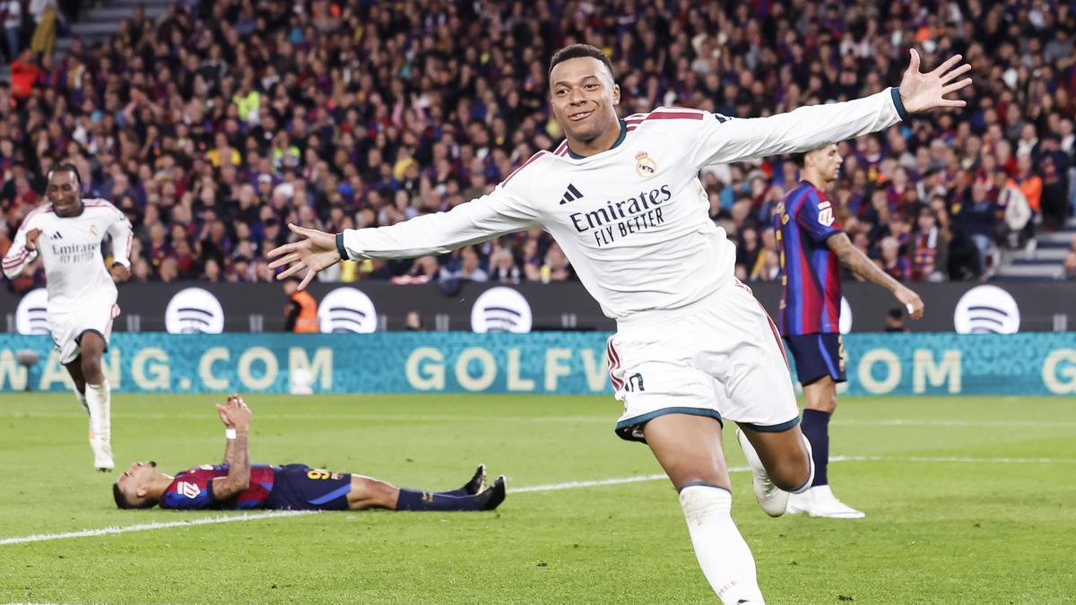 Kylian Mbappé celebra su segundo tanto del partido frente al FC Barcelona.