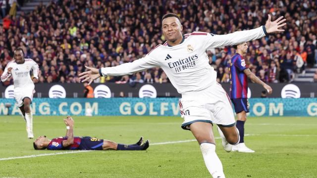 Kylian Mbappé celebra su segundo tanto del partido frente al FC Barcelona.