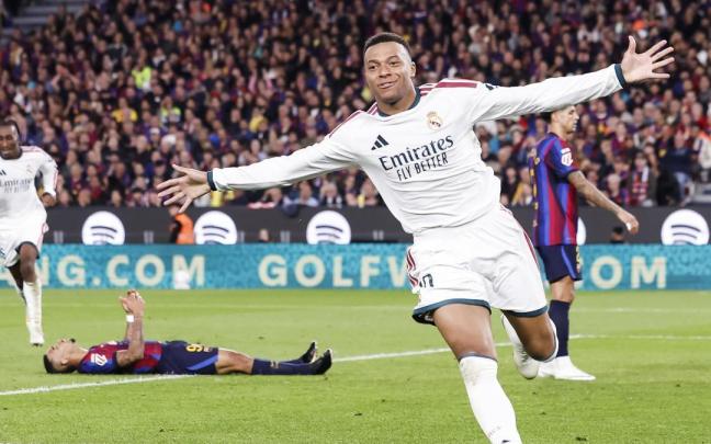 Kylian Mbappé celebra su segundo tanto del partido frente al FC Barcelona.