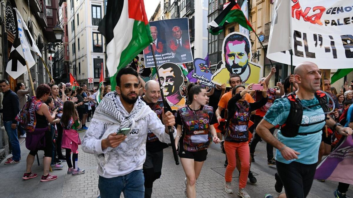 Korrika a su paso por el Casco Viejo de Bilbao