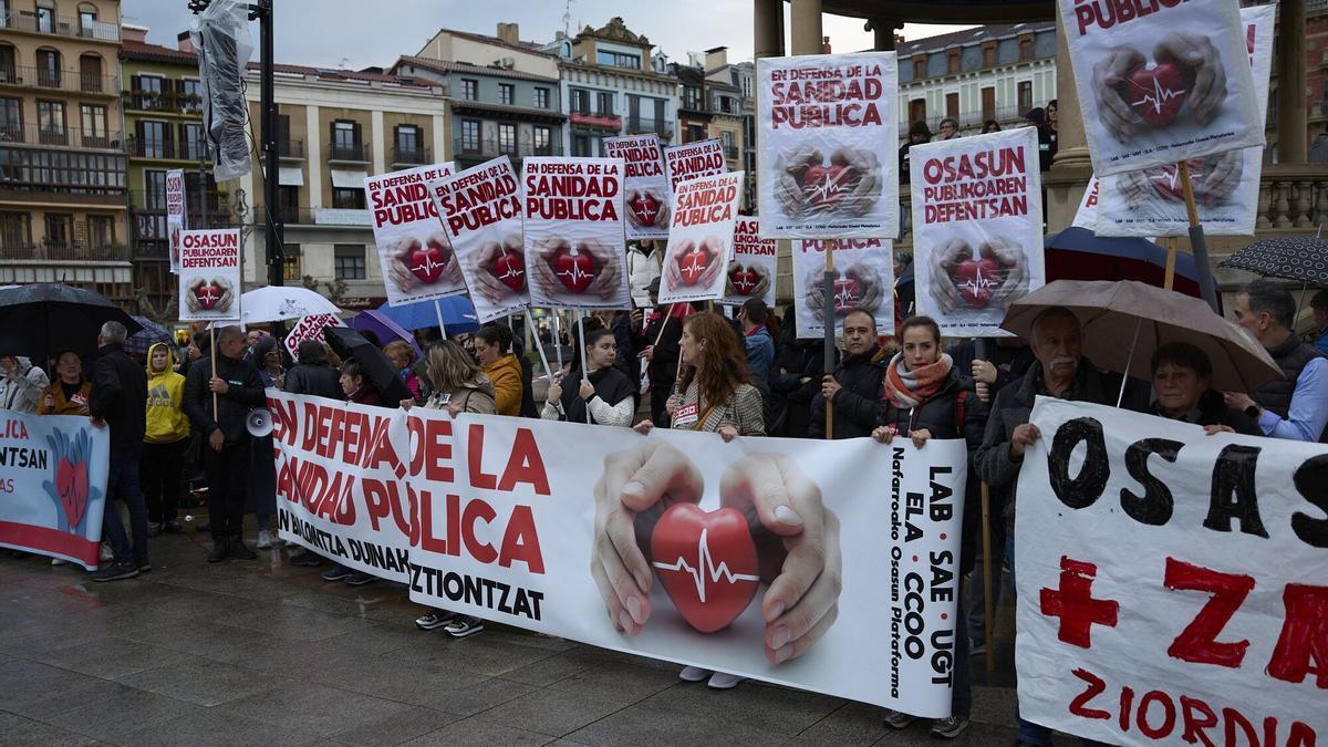 Manifestación convocada la semana pasada por LAB, SAE, UGT, ELA y CCOO, junto con la Plataforma Navarra de Salud, con el lema 'En defensa de la sanidad pública'.